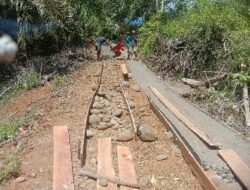 Pembagunan Rabat Beton Desa Seberang Tunggal kecamatan Batik Nau Tidak Sesuai Spek