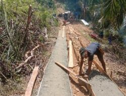 Indikasi Pembiaran Pihak kecamatan Batik Nau, Terhadap Pembagunan Rabat Beton Di Desa Seberang Tunggal.