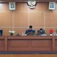 RAPAT PARIPURNA DPRD BENGKULU TENGAH DENGAN AGENDA NOTA PENGANTAR BUPATI