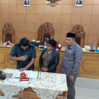 Waka II DPRD BU, Meminta Pihak Ekskutif Untuk MengembaliKan Tunjangan Perangkat Desa