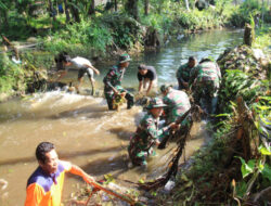 KODIM 0423/BU MELAKSANAKAN KARYA BAKTI BERSIH BERSIH DAS