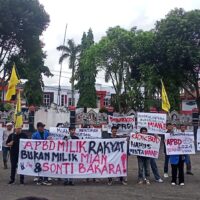 AKSI DEMO DI DEPAN KANTOR BUPATI BU, INI TUNTUTANNYA