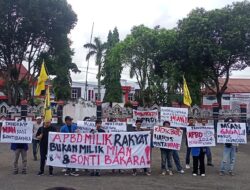 AKSI DEMO DI DEPAN KANTOR BUPATI BU, INI TUNTUTANNYA