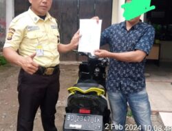 LEASING ADIRA BEKERJA SAMA DENGAN PIHAK KE 3 MELAKUKAN PENARIKAN PAKSA DI JALAN RAYA