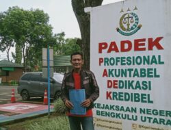 Ormas OMBB Menyerahkan Data Tambahan Yang di Minta Kejari BU, Terkait Dugaan Korupsi Mantan Kades Suka Rami