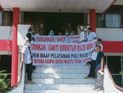 Puluhan Dokter Spesialis Lakukan Aksi Demo Tuntut Direktur RSUD Arga Makmur Diganti