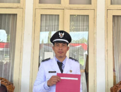 Joni Putra Terima SK Dari Bupati BU Perpanjangan Masa Jabatan kades