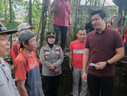 Wabup BU Berikan Bantuan Jamban Sehat untuk Keluarga Kurang Mampu