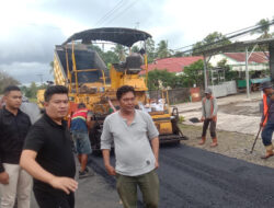 Arie Septia Adinata Sidak Pembangunan Jalan Hotmix di Kota Arga Makmur
