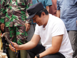 Bupati Pimpin Gotong Royong Perbaiki Jembatan Provinsi yang Rusak dan Laporkan ke Gubernur