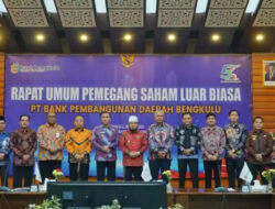 Bupati Kaur Hadiri RUPS Luar Biasa Bank Bengkulu