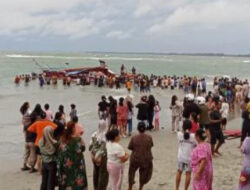 Kapal Pariwisata Tujuan Pulau Tikus Tenggelam Dihantam Gelombang