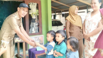 Pemdes Pagar Ruyung Bagikan PMT Untuk Balita dan Lansia, Jaga Kesehatan dan Cegah Stunting